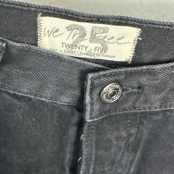 Free People We The Free Black Distressed Mid Rise Maggie Straight Jean Size 25 - Picture 4 of 7
